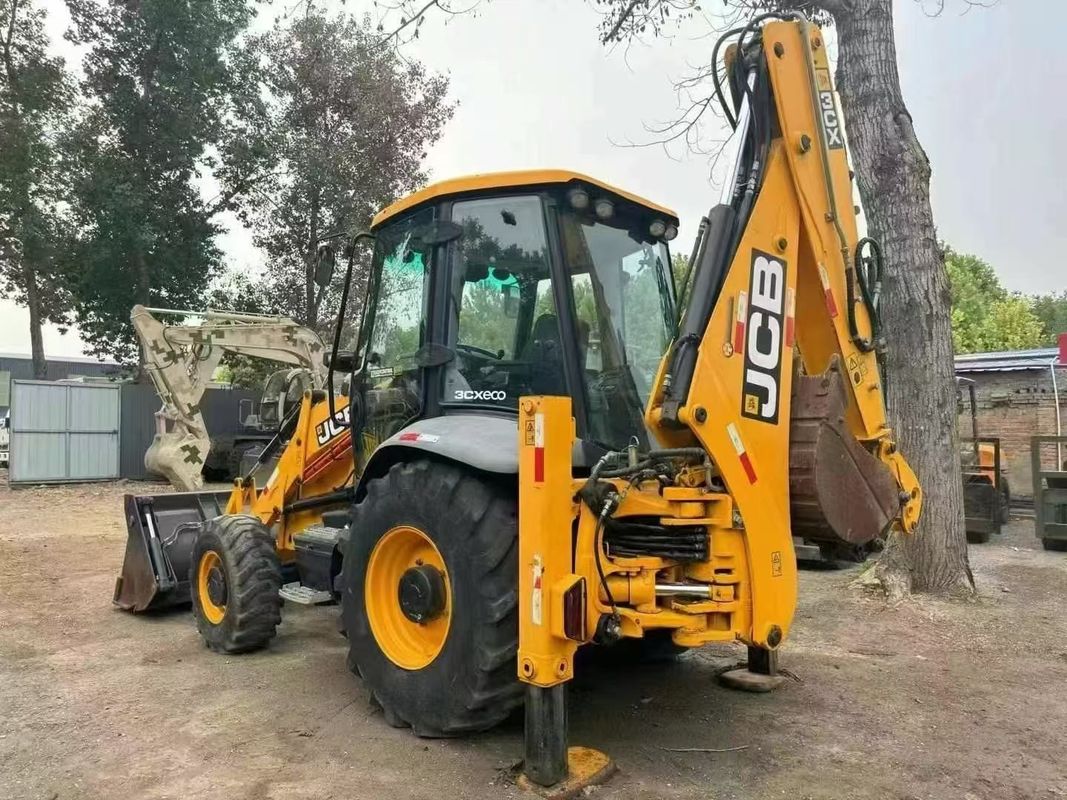 Wykorzystany ładowarka JCB 3CX z podzielonymi wiadrowymi ramionami