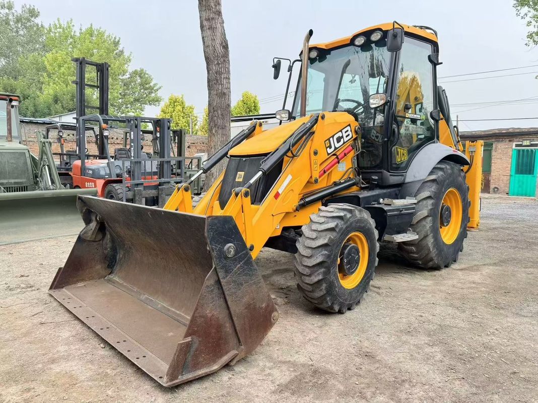 Wykorzystany ładowarka JCB 3CX z podzielonymi wiadrowymi ramionami