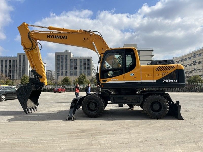 Stosowany hyundai 210w-9 kołowy bagator 21 ton średniej wielkości używane bagatory