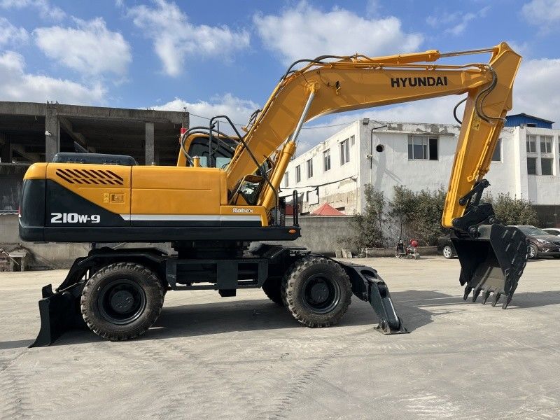 Stosowany hyundai 210w-9 kołowy bagator 21 ton średniej wielkości używane bagatory