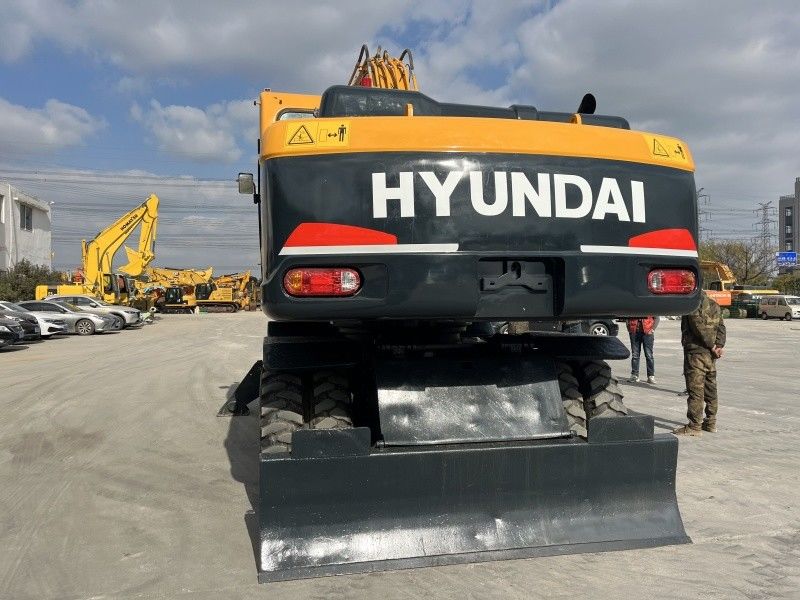 Stosowany hyundai 210w-9 kołowy bagator 21 ton średniej wielkości używane bagatory