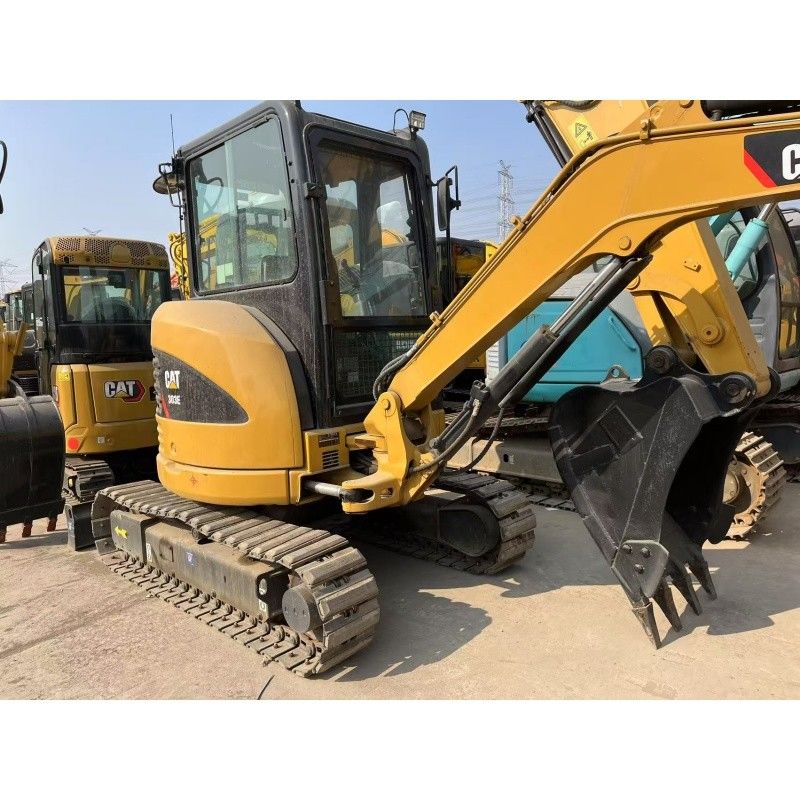 Wykorzystane małe koparki CAT 303E do małych placówek budowlanych i ciasnych przestrzeni