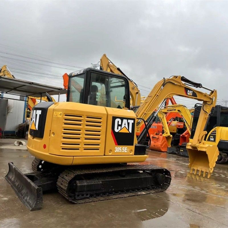 Małe 5tonowe koparki CAT 305.5E2 z silnikiem wysokoprężnym C2.4