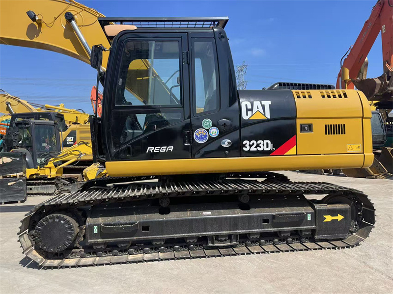 Używana koparka gąsienicowa CAT 23 tony 323DL Używana koparka Caterpillar 320 323