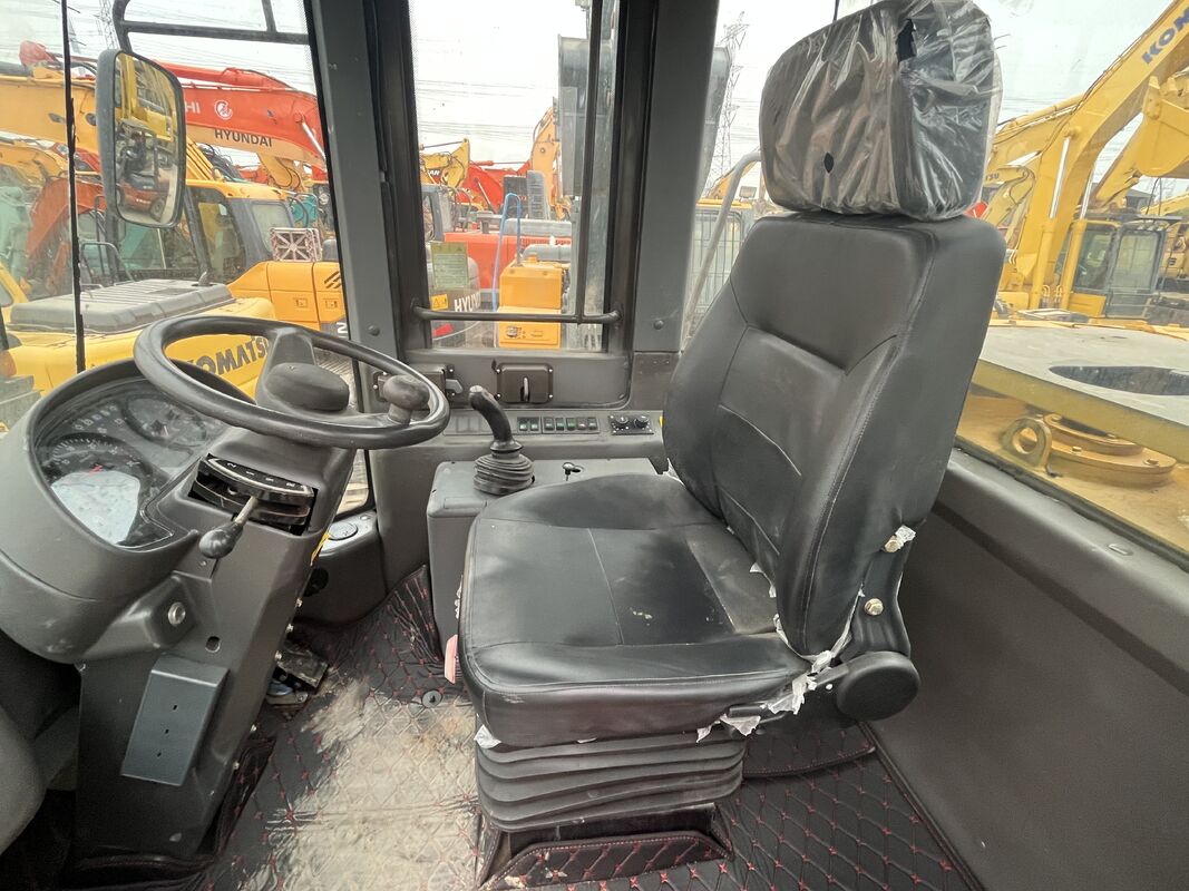 Potężna używana ładowarka kołowa SDLG L958F wyposażona w silnik o pojemności 9,7 litra i doskonały komfort operatora na długie godziny pracy