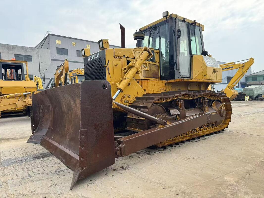 Ciężki używany buldozer CAT D7G ze stabilną kontrolą ostrza i doskonałą równowagą nadaje się do trudnych prac budowlanych i przemieszczania ziemi