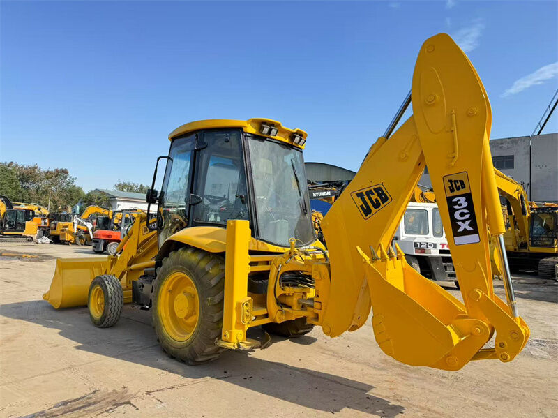 Stosowany JCB 3CX Backhoe Loader o pojemności wiadra 1,1m3, mocy 81kw i rocznej gwarancji
